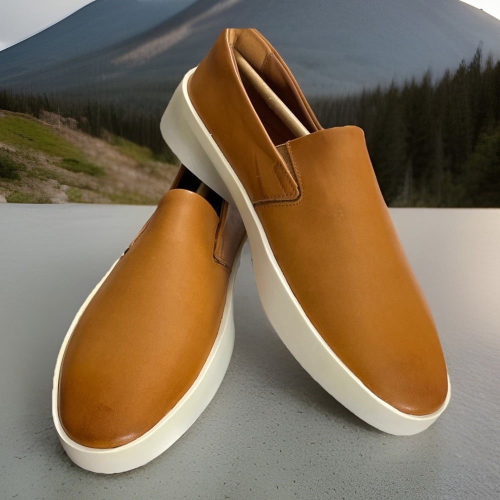 NIB Wolf and Shepherd Cruise‎ Slip On Loafer Men 7.5/Women 9 Honey Brown White